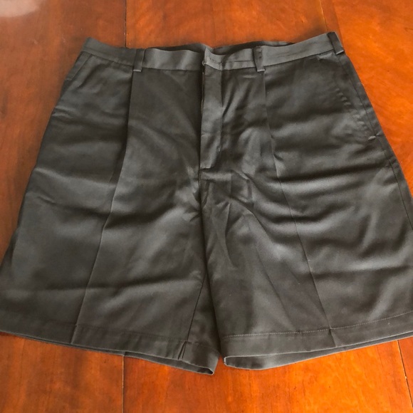 black nike shorts (men’s)